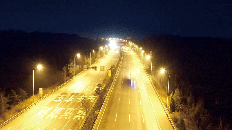 云南曲靖高速公路照明